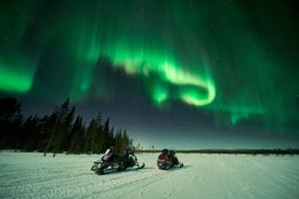 3 ore in motoslitta sotto l'aurora boreale e il cielo notturno