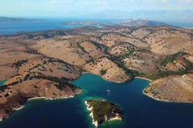 Explore Tongo Island by boat 