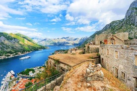 Vandring nedför från Krstac till Kotor, besök fästningen San Giovanni