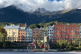 Tour autoguidato di 1 ora e mezza di Innsbruck: storie emozionanti, luoghi fotografici e dessert