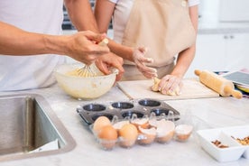 Clase de cocina en casa lituana rodeada de naturaleza