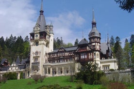 Excursion privée d’une journée au départ de Brașov jusqu’au château de Bran et la forteresse Rasnov et le palais de Peles à Sinaia