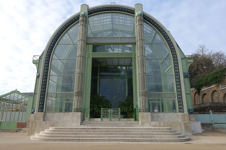 1024px-Greenhouse_of_the_Jardin_des_Plantes,_Paris_16_January_2016.jpg