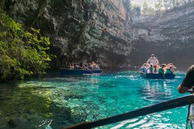 Natureza de Cefalônia: passeio pelas cavernas e praia de Myrtos