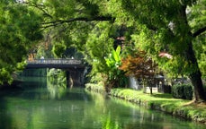 Monovolúmenes de alquiler en Cernusco Sul Naviglio, en Italia