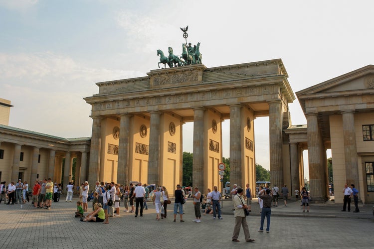 View of Brandenburg gate or Brandenburger Tor in summer with crowd of people.jpg