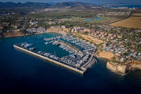 Photo of aerial view of La Seu, the gothic medieval cathedral of Palma de Mallorca in Spain.