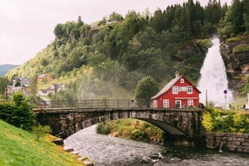 Excursión de un día a Bergen: Persiguiendo las cascadas del fiordo de Hardangerfjord