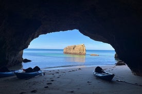 Benagil Kayak pelas Grutas e Praias Secretas com Guia Licenciado