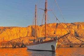 Marseille: Frioul Islands Sunset Cruise with Cocktail Dinner