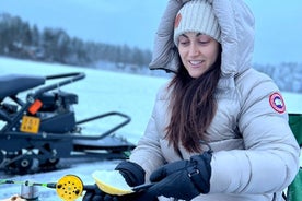 Pesca no gelo PRIVADA, scooters de neve, almoço de 3 pratos em um iglu de vidro