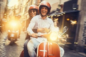 Roma ved Vespa med en lokal