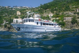 Costa de Amalfi en barco con aperitivo, almuerzo y descansos en el mar