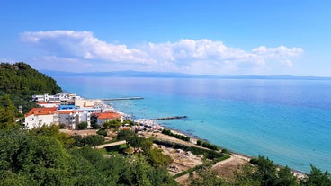 Photo of aerial view of waterfront view to the most popular village of Kallithea. It is located in the first peninsula of Halkidiki, Greece.