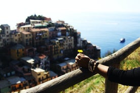 Tour privato di Trekking nelle Cinque Terre con un locale