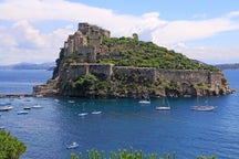 Tour in barca a vela all'Isola d'Ischia, in Italia