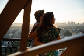 Dîner à la tour Eiffel et croisière touristique sur la Seine