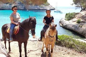 Equitazione a Cala Mitjana, Minorca, Spagna