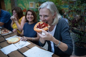 Recorrido gastronómico por la calle en Budapest con aperitivos húngaros, postre y cerveza