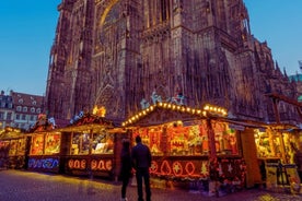 Julmarknadsmagi i Strasbourg med en lokal