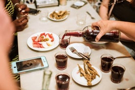 Tour storico delle tapas, delle taverne e del quartiere gotico di Barcellona