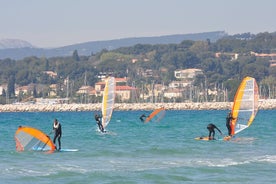 Acampamento dinâmico de fim de semana de Windsurf de 2 dias