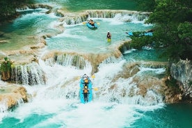 Caiaque de meio dia nas cachoeiras de Mreznica perto dos lagos de Plitvice