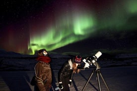 Excursão para grupos pequenos com aurora boreal e observação de estrelas com guia local