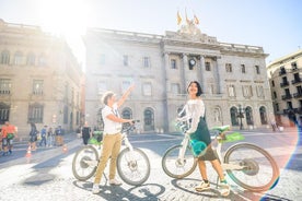 Visite à 360º de Barcelone en vélo électrique, téléphérique de Montjuic et croisière en bateau