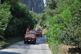 Leiðsögn í Alanya Jeep Safari til Taurusfjalla í heilan dag